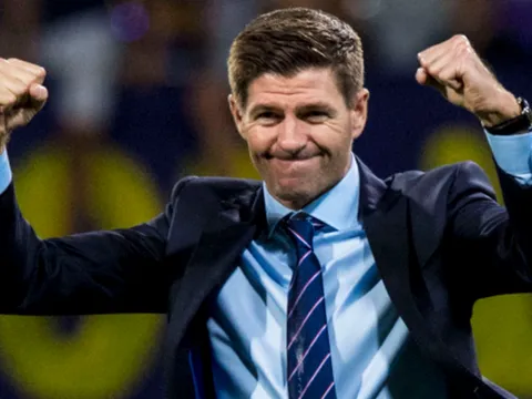 Cựu tiền đạo Tam sư lập hattrick, Gerrard chính thức vươn lên ngôi đầu cùng Rangers