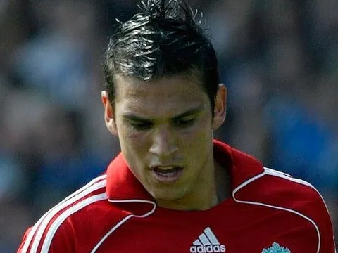 Cựu tiền vệ Liverpool đột quỵ ở tuổi 36