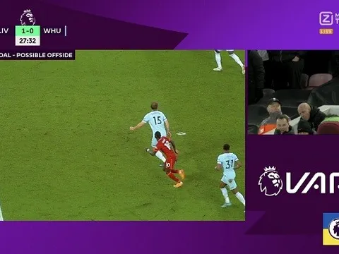 Tức giận vì bị thiên vị, fan Chelsea đồng thanh gọi 'LiVARpool'