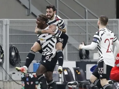Đá 50 phút, Pogba khẳng định Bruno Fernandes còn thua mình một bậc