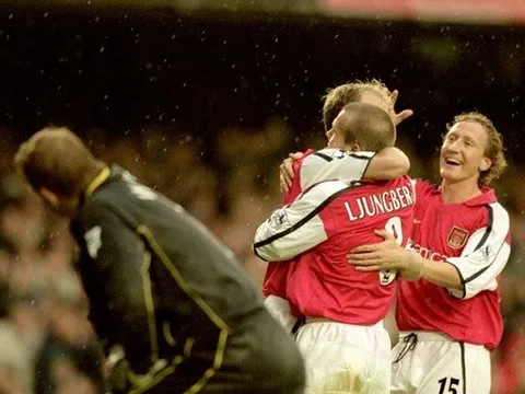 Đã từng có thời như thế, Bergkamp - Henry giúp Arsenal hủy diệt Man City 5-0