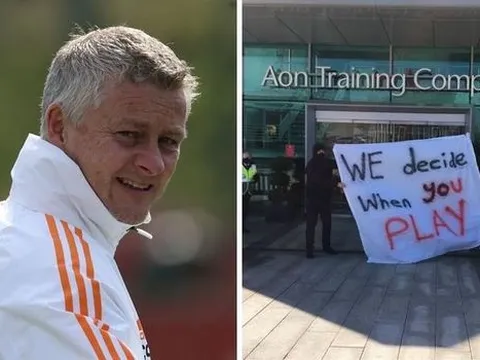 CHOÁNG! Đại bản doanh M.U bị tấn công, Solskjaer có động thái dữ dội