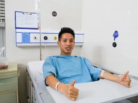 Đại diện CLB TP.HCM đến thăm hỏi, Hùng Dũng nói ngay 1 lời ruột gan