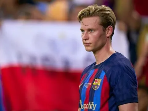 Đại diện De Jong có mặt ở Barca sau khi đạt thỏa thuận với Man Utd