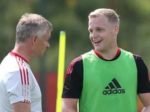Đại diện Van de Beek phá vỡ im lặng trước tương lai bất ổn