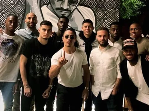 Dàn sao Man Utd kéo nhau sang Dubai "sạc pin"