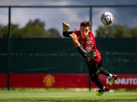 Dàn sao M.U 'chỉnh thước ngắm'; Ten Hag có thể trình làng Petr Cech 2.0