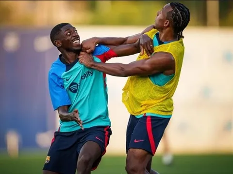 Dàn tân binh Barca tập luyện cật lực dù chưa được đăng ký