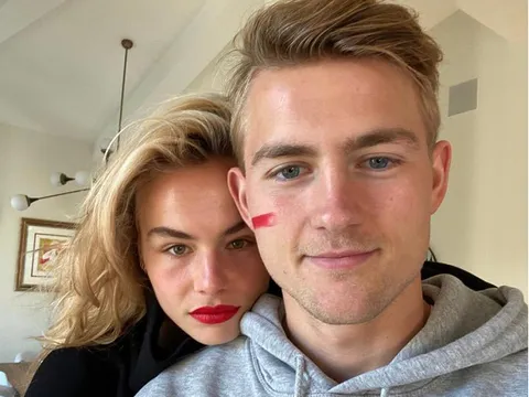 Đăng ảnh cùng bạn gái, De Ligt chia sẻ thông điệp ý nghĩa về nữ giới