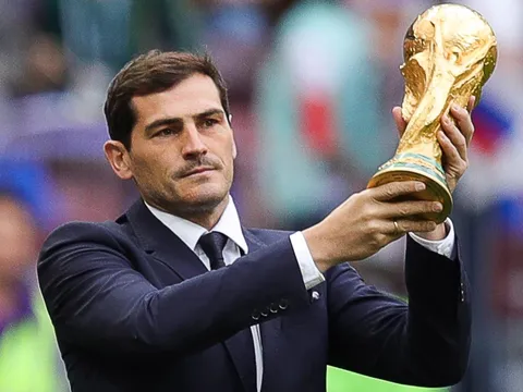 Đằng sau động thái bất ngờ của Casillas