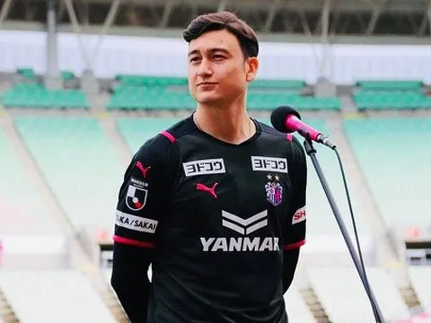 Đặng Văn Lâm đẹp trai rạng ngời trong ngày ra mắt CLB Nhật Bản