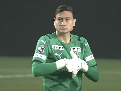 Đặng Văn Lâm giữ trắng lưới trong ngày bắt chính đầu tiên ở Cerezo Osaka