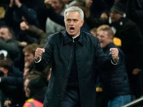 Đánh bại Man Utd, 2 cột mốc đang chờ Mourinho