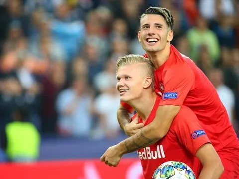 Đánh bại M.U và Real, Barca giật "quái thú" hàng công về thay Suarez