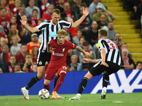 Đánh bại Newcastle, Liverpool phát hiện 'tiền vệ siêu đẳng'