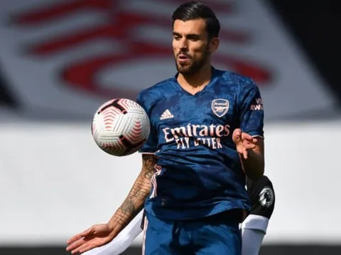 SỐC! 2 sao Arsenal xô xát trên sân ngày khai màn Premier League