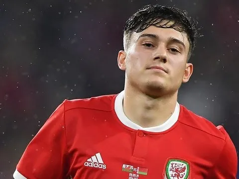 Daniel James bất bình với quyết định rút thẻ đỏ của trọng tài