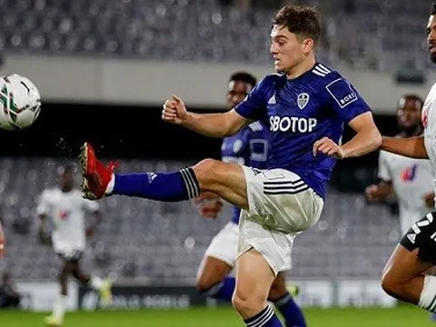 Daniel James đến sân bằng trực thăng, ghi bàn ngay sau khi đón con đầu lòng