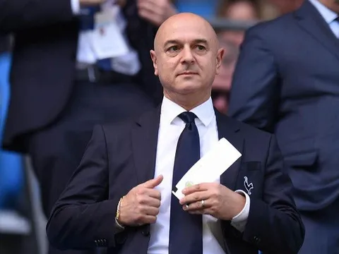 Giữa cơn hoạn nạn, lãnh đạo Tottenham còn bị các sao ''vòi tiền''