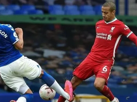 Danny Murphy: "Cậu ấy cứ như Scholes thời đỉnh cao vậy"