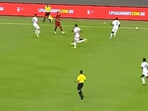 Darwin Nunez liên tục hóa trò hề, Klopp bất lực cam chịu