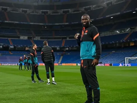 Đặt chân đến Madrid, dàn sao Chelsea tự tin đến lạ