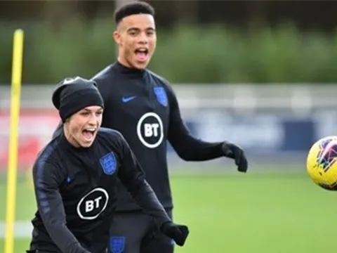 Dắt gái gọi vào khách sạn, Greenwood và Foden sắp "tiêu đời"