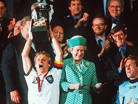 Dấu ấn của Nữ hoàng Elizabeth II với bóng đá thế giới