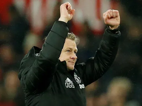 Đây, điều Solskjaer làm với Sir Alex ngay sau khi đánh bại Man City!