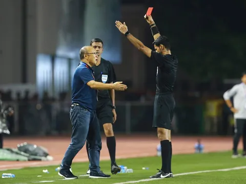 Đây, lý do HLV Park Hang-seo nhận thẻ đỏ ở trận Chung kết SEA Games