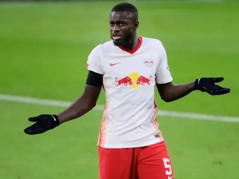 Dayot Upamecano có thể đến Bayern muộn hơn dự kiến