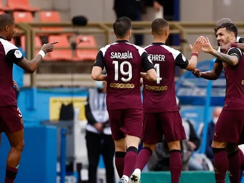 Đè bẹp Strasbourg, PSG "phả hơi nóng" vào Lille