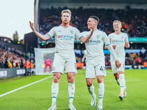 De Bruyne lập poker, Man City ở rất gần ngôi vô địch Premier League