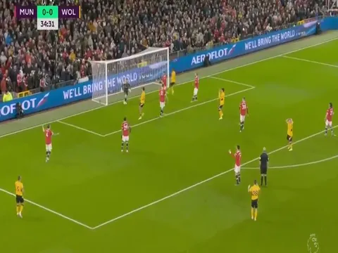 De Gea nổi khùng sau tình huống Ronaldo hóa điệp viên