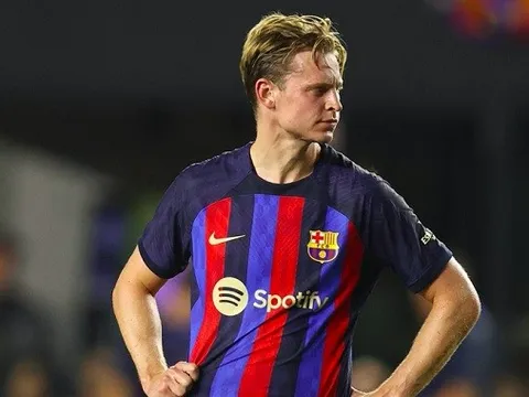 Man Utd chưa từ bỏ De Jong