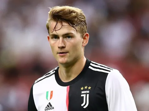 De Ligt và 4 trung vệ đang ở gần Old Trafford nhất