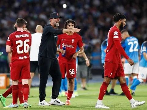 Dean Jones không tin Liverpool sẽ tống khứ 1 cầu thủ