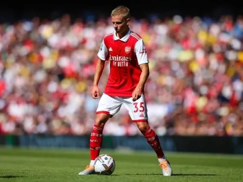 Dean Jones tiết lộ vấn đề lớn của Zinchenko