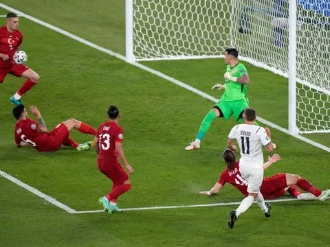 'Tôi sẽ xấu hổ nếu tôi là cầu thủ Thổ Nhĩ Kỳ'