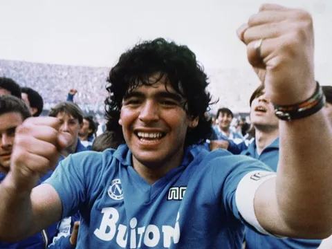 Đến cả Chúa cũng phải yêu Napoli