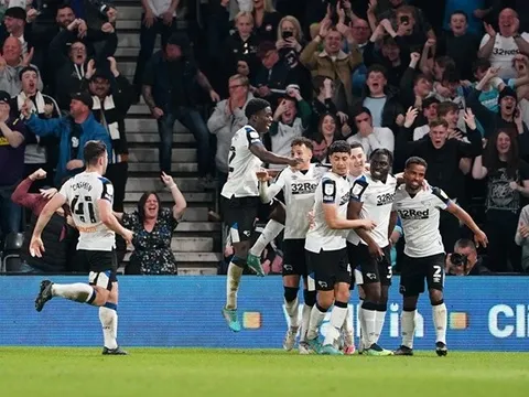 Derby County của Rooney ngăn đối thủ sớm trở lại Premier League