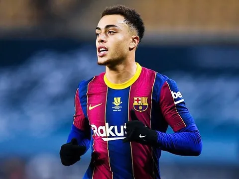 Bán đội trưởng, Chelsea mua lại hậu vệ của Barca