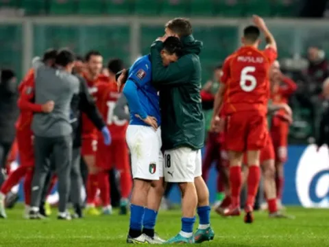 Địa chấn ở Palermo, tuyển Ý 'bay màu' khỏi World Cup