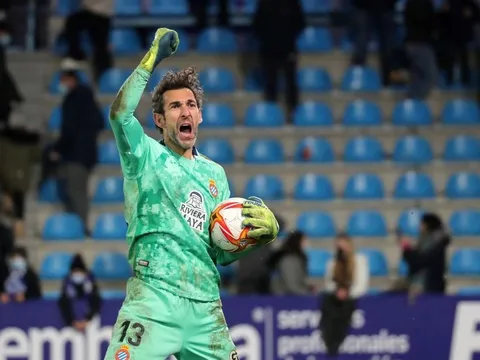 Tuổi 40 của Diego Lopez