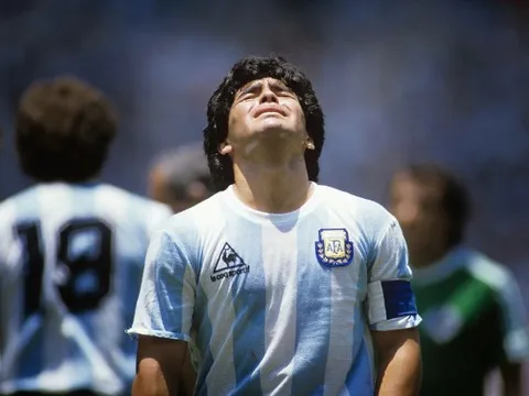 "Vĩ đại nhất; Giỏi hơn cả Pele": Từ Mourinho đến Messi, Maradona xuất sắc như thế nào trong mắt làng túc cầu?