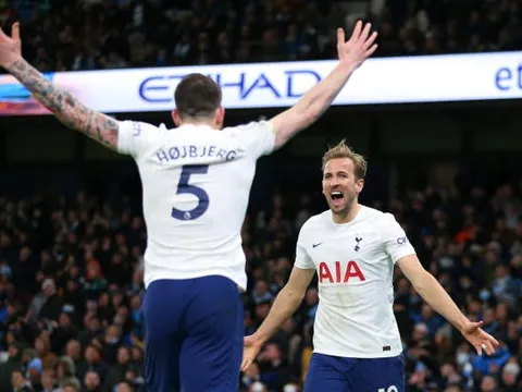 Điên rồ phút bù giờ, Conte gây địa chấn tại Etihad