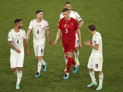 'Điệp viên' Juve góp sức, Ý thắng tưng bừng ngày khai màn EURO