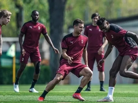 Diogo Dalot nở "nụ cười thiên thần" trước đại chiến vì Champions League