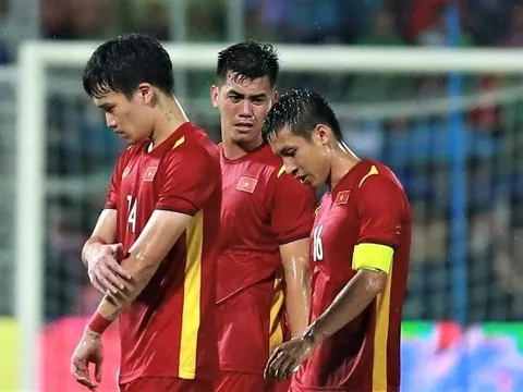 Đỗ Hùng Dũng xin lỗi vì U23 Việt Nam không thắng Philippines