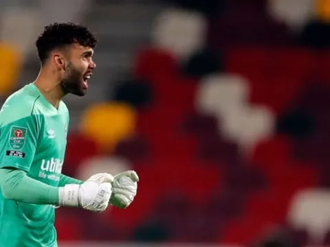 'Đó là cái tên Liverpool nên mua để dự bị cho Alisson'